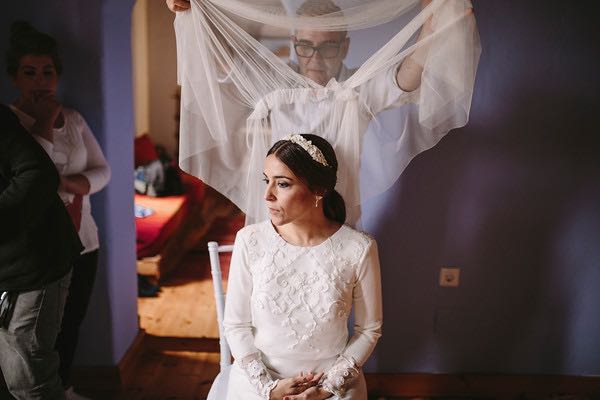 Momento velo de la boda de Clara y Xavi