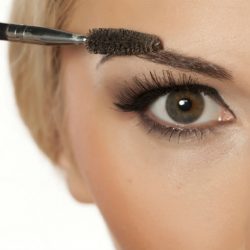 Sabes maquillar tus cejas correctamente?