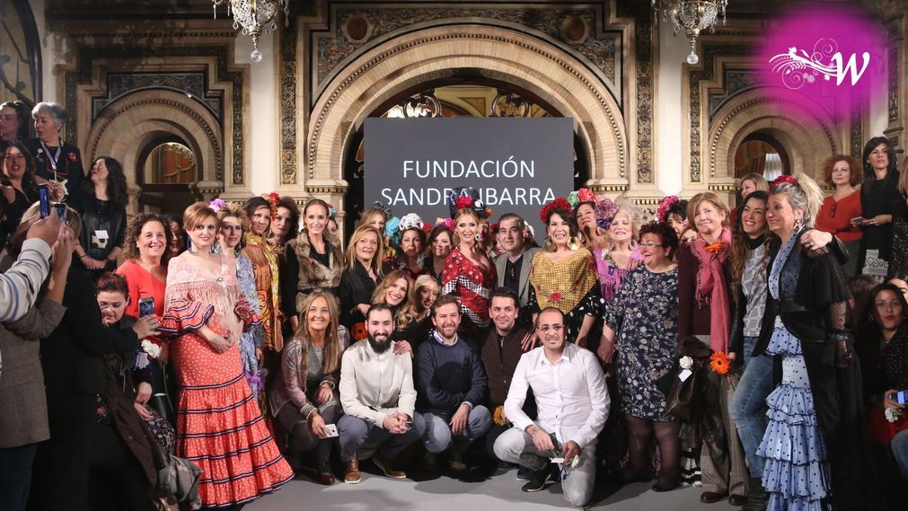 Equipo al completo del desfile de la fundación Sandra Ibarra